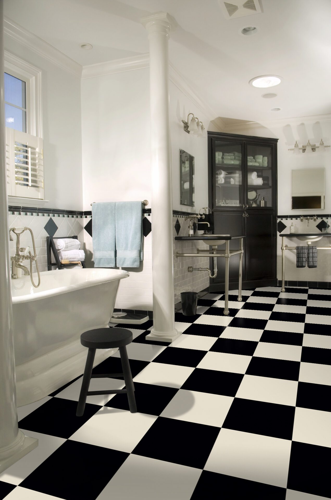 Clarus 09 black and white checkered bathroom with a black and white floor